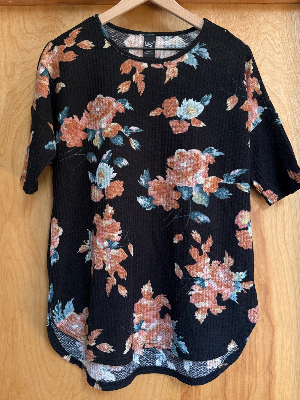 3/4 Sleeve Black & Floral Print Waffle Knit Tunic w/ Pink White & Green Size S-M